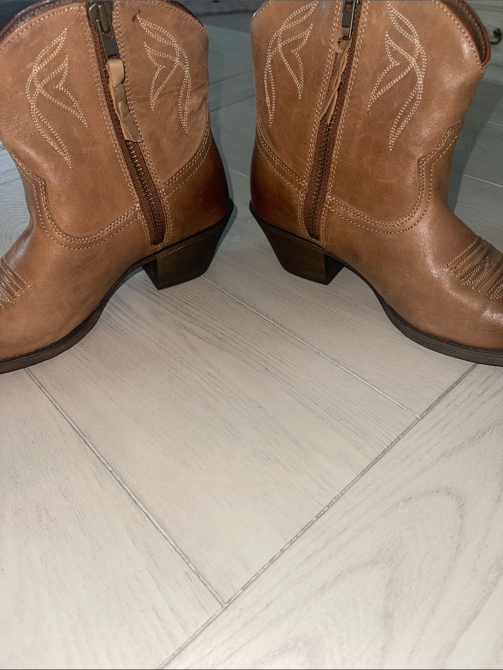 Ariat Tan Leather Western Zip Ankle Boots - Picture 3 of 7